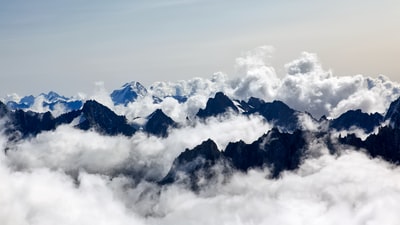 云海和山海的航空摄影